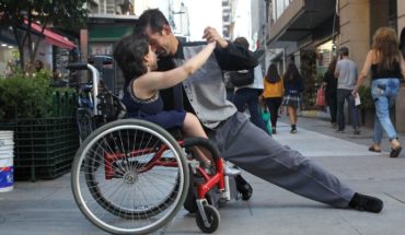 translated from Spanish: Tango sobre ruedas, ejemplo de inspiración y arte