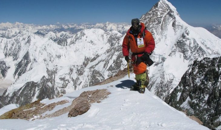 translated from Spanish: They are two climbers killed in Pakistan mountain