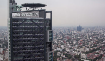 translated from Spanish: They evicted Tower Bancomer after receiving anonymous threats