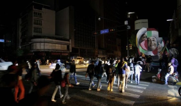 translated from Spanish: Venezuela: a 25-year-old girl was killed by blackout