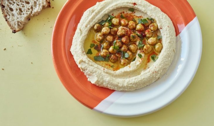 translated from Spanish: Very rich and very easy hummus
