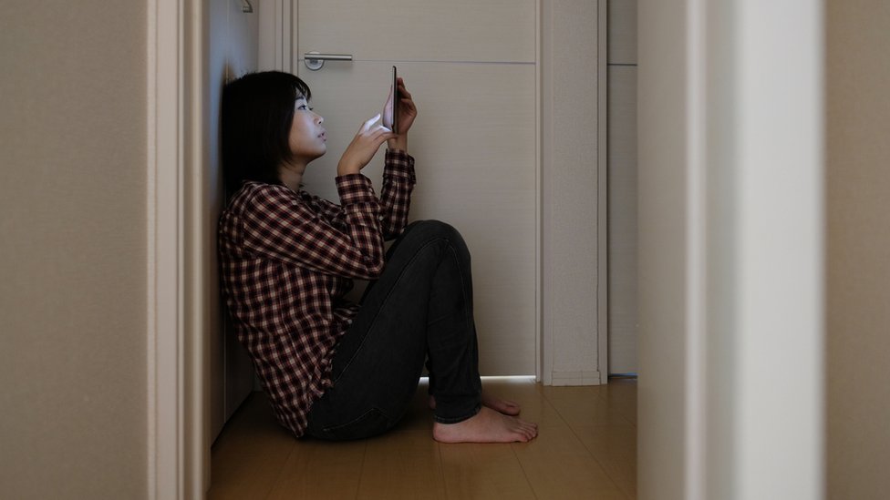 Who are the hikikomori, young people living isolated
