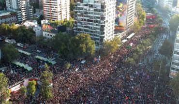 ¡Desbordante!: movilización feminista concentra a varios cientos de miles de personas en Santiago y regiones