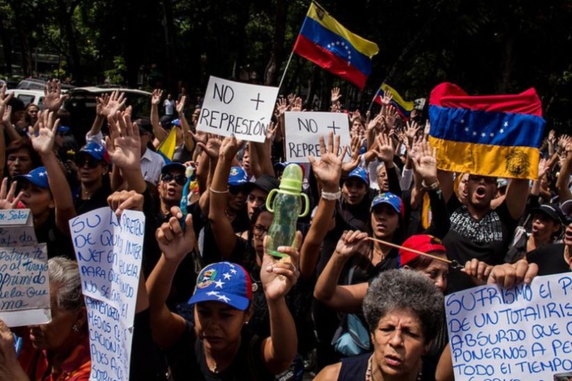 28 miembros de la Unión Europea discutirán divididos este lunes extender las sanciones a Venezuela
