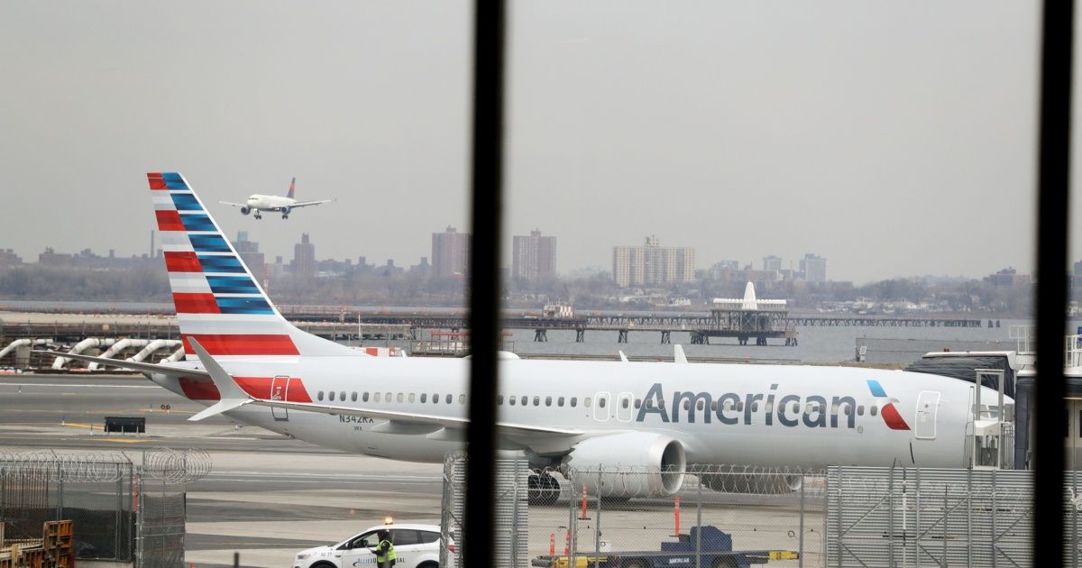 American Airlines extiende cancelaciones de vuelos