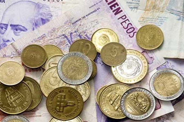 Argentina vive un “miércoles negro” con el dólar y prima de riesgo disparados