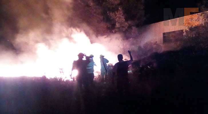 Bodega de madera se incendia en Ciudad industrial de Morelia, Michoacán