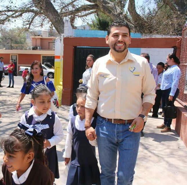 Celebra Octavio Ocampo acuerdo para federalizar sistema educativo de Michoacán