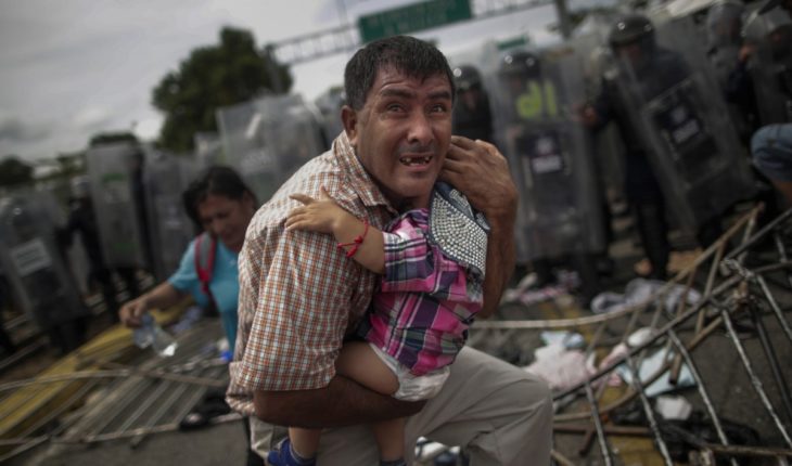 Chileno gana Pulitzer por fotografía a la caravana migrante