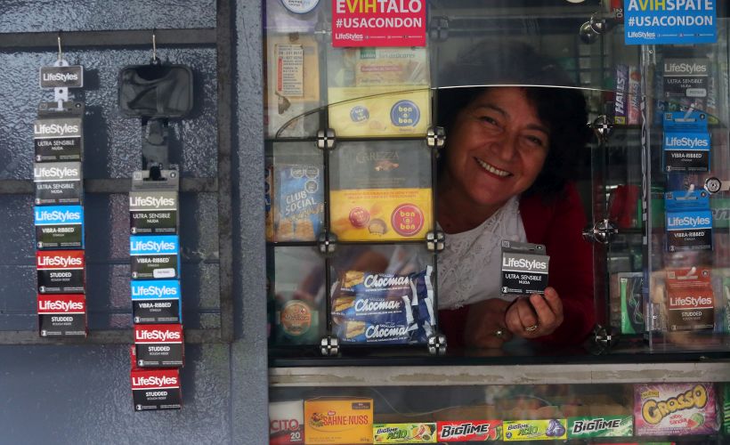 Comienza venta de condones masculinos en kioskos de Santiago