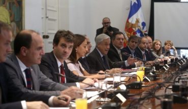 Consejo de Gabinete: Piñera pide a ministros ser “honestos y humildes” y anuncia que los evaluará