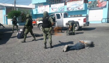 Detienen a cuatro presuntos delincuentes con camioneta robada en Yurécuaro, Michoacán