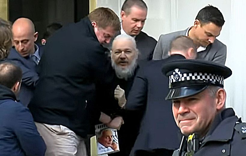 Diputados británicos presionan para que Assange sea extraditado a Suecia por violación