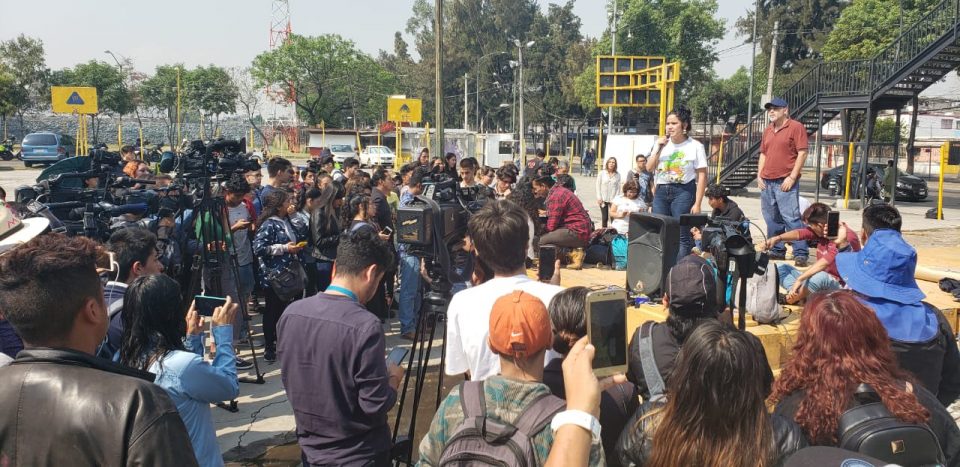 Estudiantes exigen justicia tras muerte de alumna en CCH Oriente