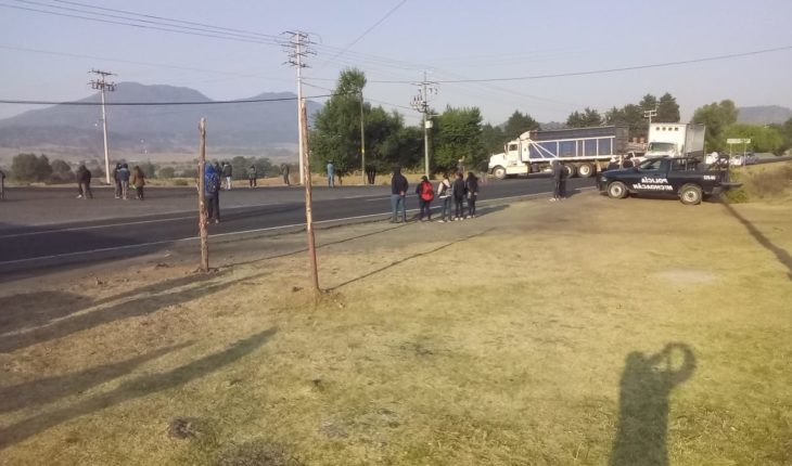 Habitantes de la Meseta Purépecha bloquean carretera; protestan contra Godoy Castro