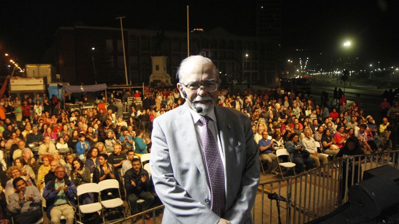 José Maza lanzará su nuevo libro "Eclipses" en el Teatro Caupolicán y espera lleno total