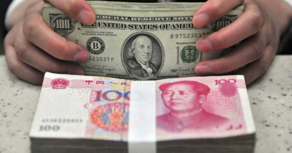 La inusual advertencia del Banco Central de China: por favor, no quemen billetes de yuanes falsos