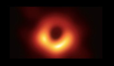 La sombra de un agujero negro supermasivo a 55 millones de años luz de la Tierra