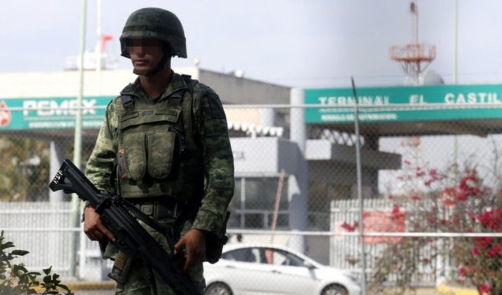 Militares toman refinerías para frenar robo combustible en México