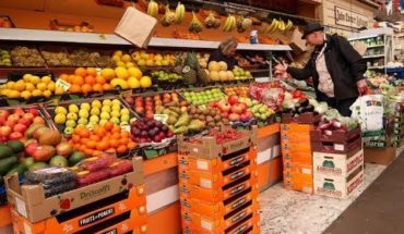 Video: Congelan precios de 40 alimentos básicos