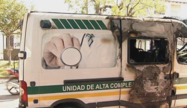 Video: Dos ambulancias destruidas por quemacoches