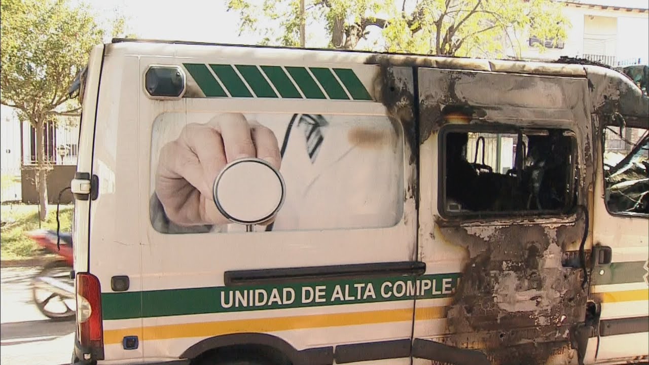 Dos ambulancias destruidas por quemacoches
