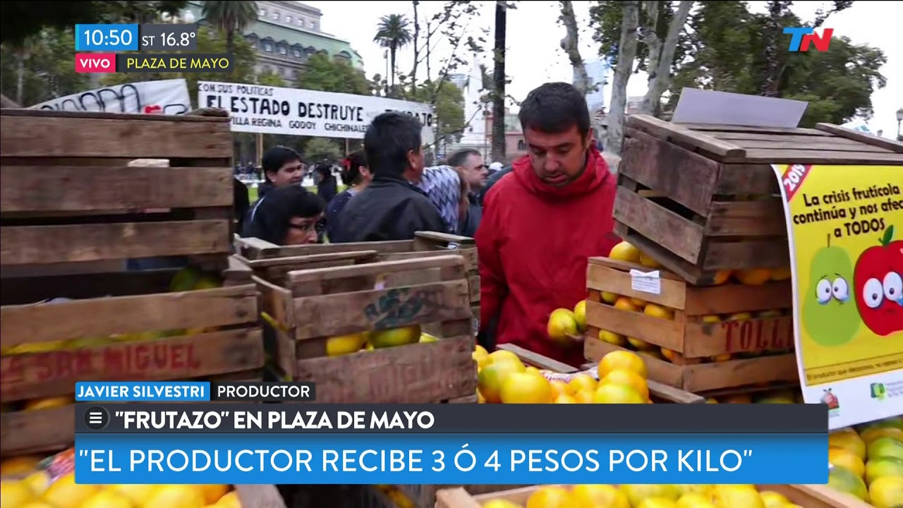 "Frutazo" en Plaza de Mayo
