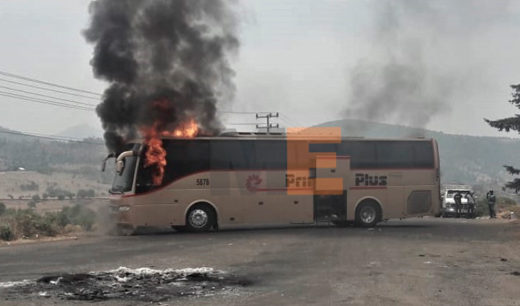 translated from Spanish: Add two buses and a trailer burned during protests in Angahuan, Michoacán