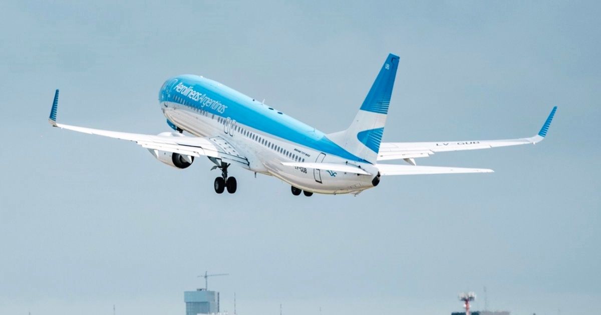 Aerolineas Argentinas suspended all its flights for Tuesday 30 stop