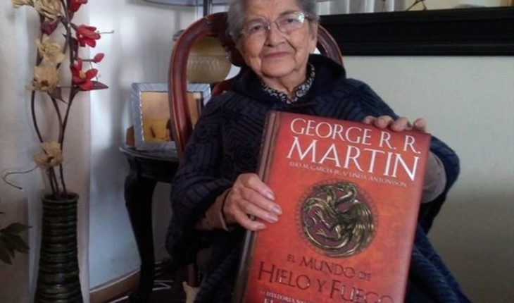 translated from Spanish: Chilean 95 years grandma is famous for being a fan of Game of Thrones