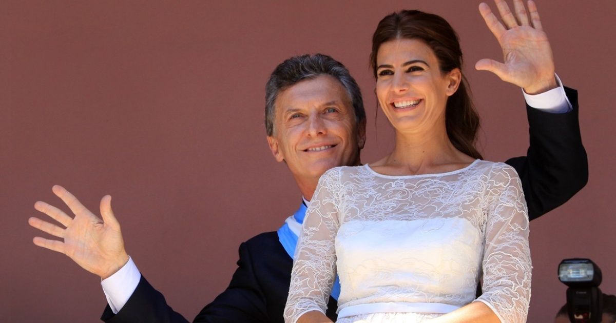 Controversy over a manual for guys they talk about Macri and Cristina