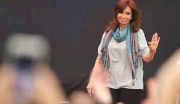 translated from Spanish: Cristina Kirchner was authorized and travels to Cuba to visit her daughter Florence