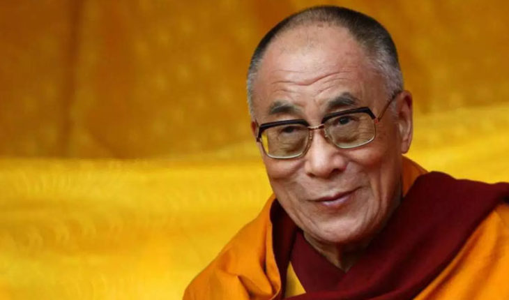 translated from Spanish: Dalai Lama is hospitalized in India