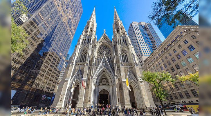 En Nueva York, un hombre que llevaba gasolina y encendedores, es detenido cuando intentaba entrar a la Catedral de San Patricio