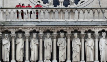 translated from Spanish: Francia evalúa los daños sufridos por la catedral de Notre Dame de París