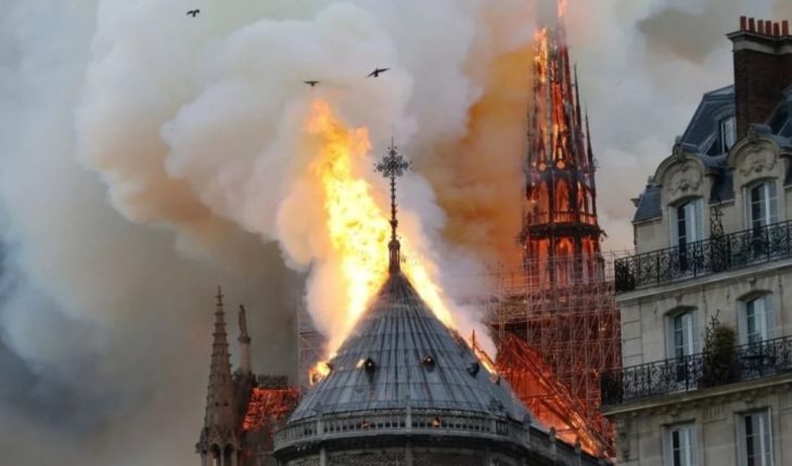 translated from Spanish: Gobierno francés cree que la estructura de Notre Dame puede haberse salvado