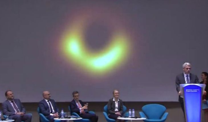 translated from Spanish: How the black hole photo shows that Einstein was right: the image, explained by one of the scientists who made it possible