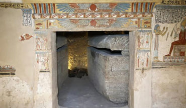 translated from Spanish: In Egypt, discover a tomb with cats and mice mummified