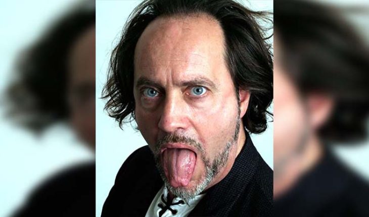 translated from Spanish: In the middle of his show, English comedian Ian Cognito dies