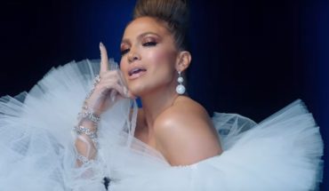 translated from Spanish: Jennifer Lopez and French Montana, together in the song “Medicine”