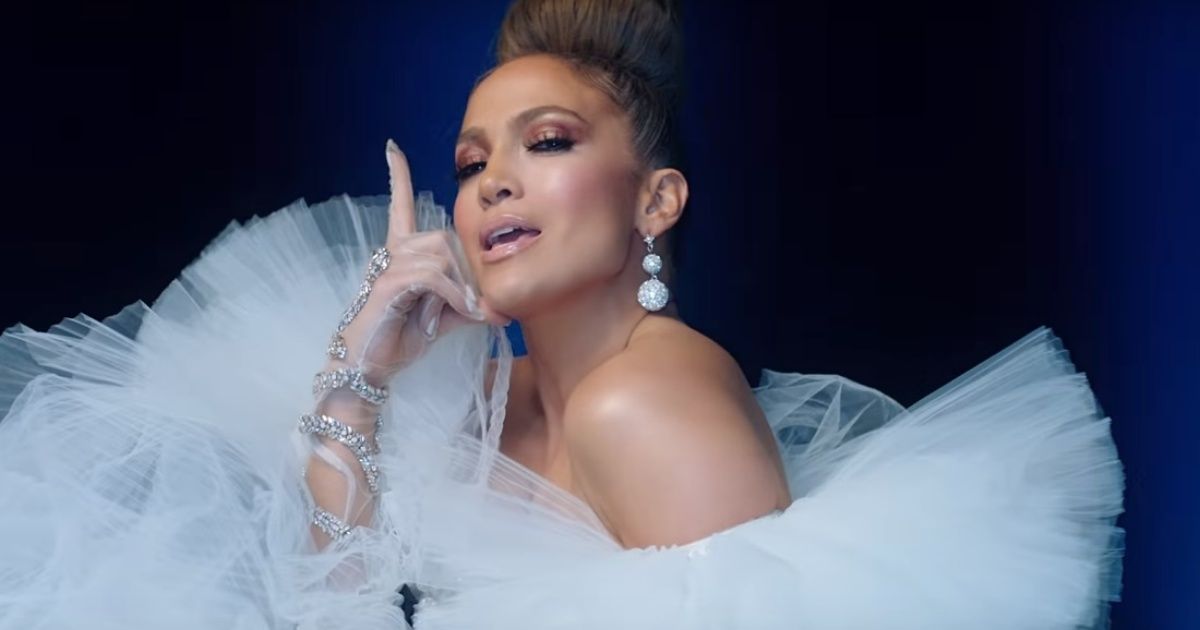 Jennifer Lopez and French Montana, together in the song "Medicine"