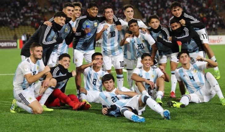 translated from Spanish: La Selección Argentina Sub 17 perdió por goleada ante Ecuador pero gritó campeón en el Sudamericano