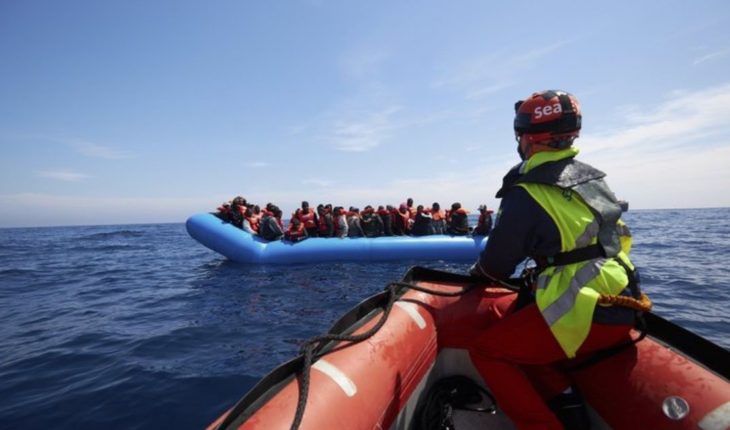 translated from Spanish: Mediterranean countries refuse entry to boat with 64 migrants