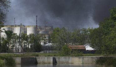 translated from Spanish: One dead and 2 injured in fire at chemical plant in Texas