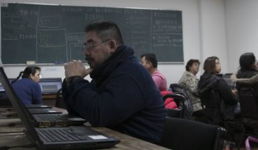 translated from Spanish: Teachers who pass the exam receive any contracts