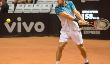 translated from Spanish: Tennis: Garin overcame the second seeded Houston ATP and advances to quarters