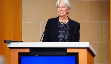 translated from Spanish: The IMF warned a fall in the global economy that will impact in Argentina