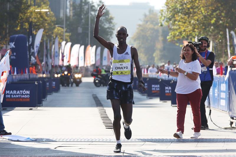 The Kenyan Jacob Kibet wins the marathon of Santiago with superiority