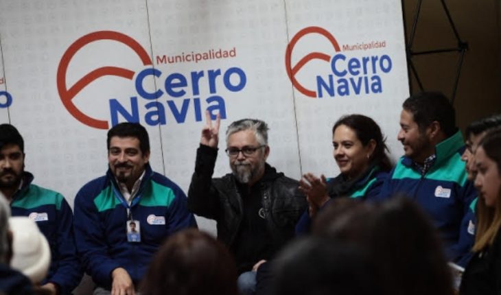 translated from Spanish: The event that was not cancelled: Baradit was received with open arms in Cerro Navia