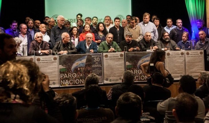 translated from Spanish: The guilds that stop Tuesday 30 will be mobilized to Plaza de Mayo